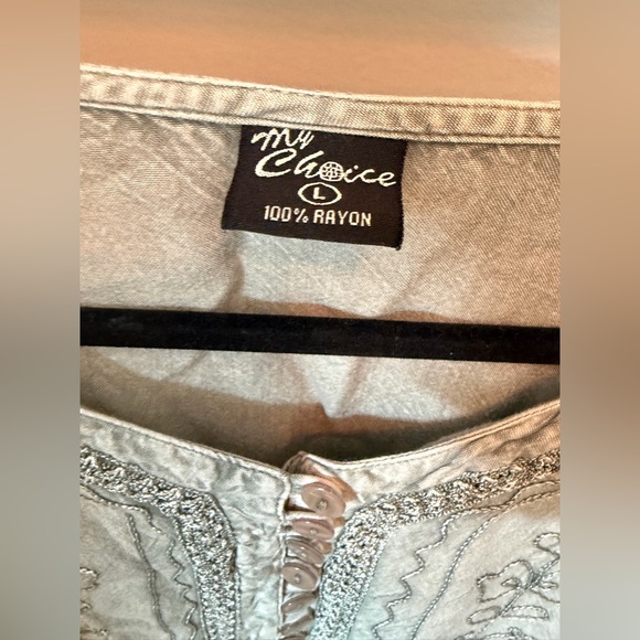 Embroidered Top - Picture 4 of 4